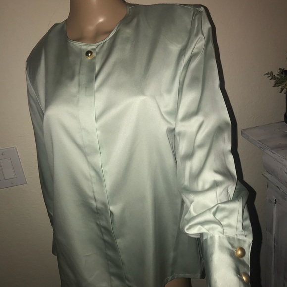 Beautiful delicate blouse - Picture 8 of 8